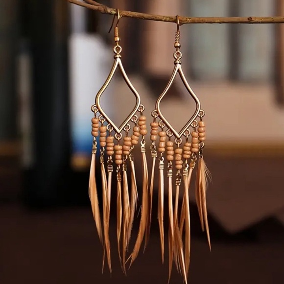 Boho long drop feather earrings NEW in pkg - Picture 1 of 2